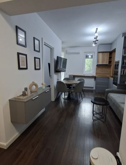 Studio modern bloc nou cu gradina proprie si loc de parcare - Poză 9