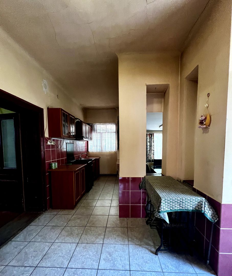 Casa in Tinca, centrala, 3 camere cu strada asfaltata - Poză 3