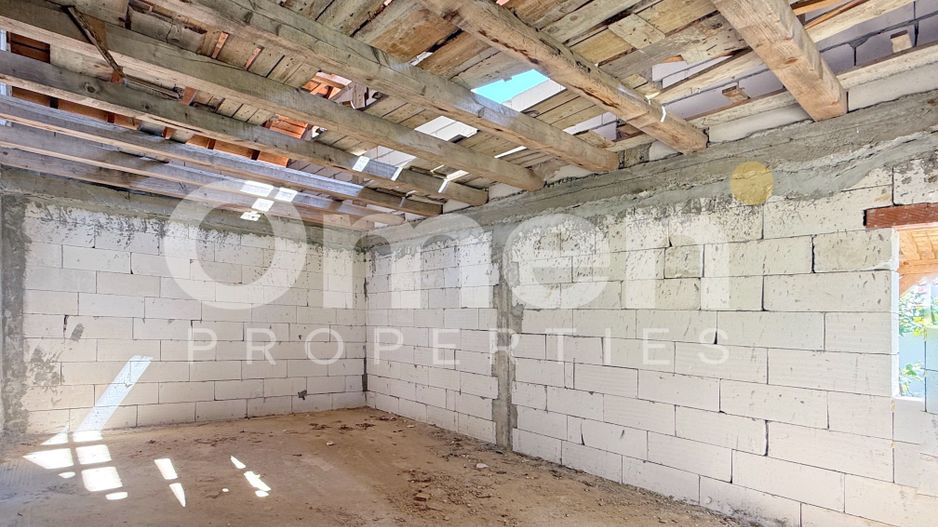 Casa la rosu de 304 mp utili, in Baita,Maramure-colț de rai într-o zonă retrasă - Poză 7