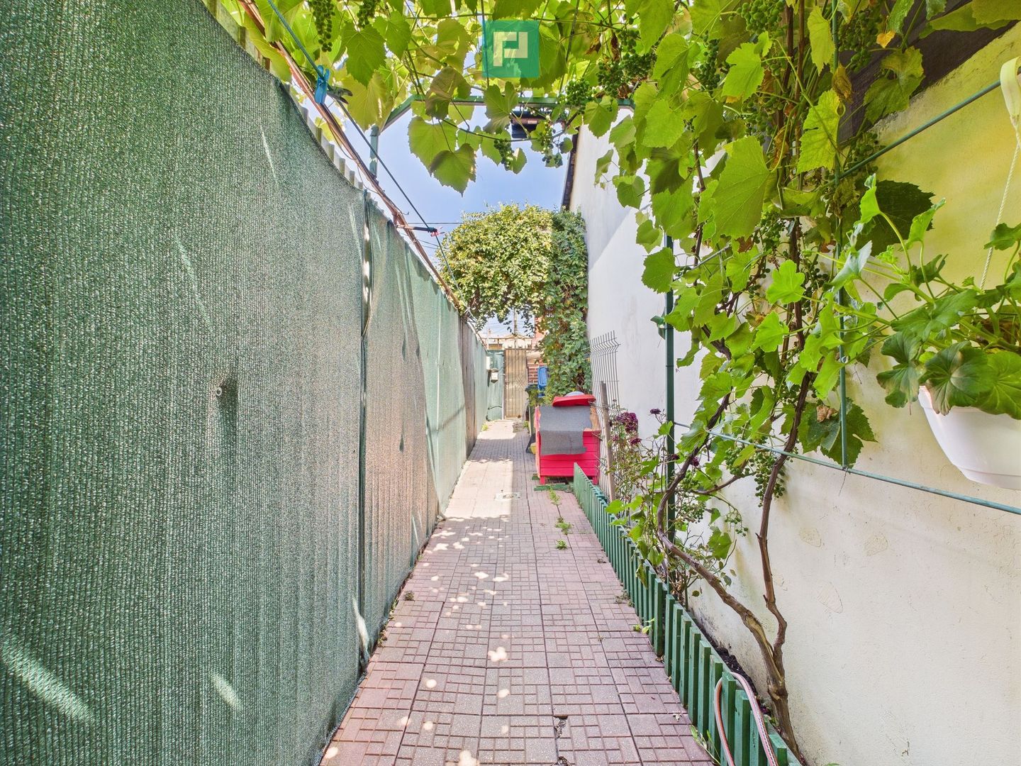 Casă cu 4 camere pe Bd. Laminorului – modernă și întreținută - Poză 2