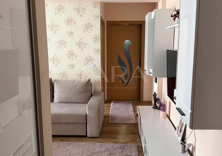 Apartament mobilat și utilat, balcon închis și parcare inclusă. - Poză 5