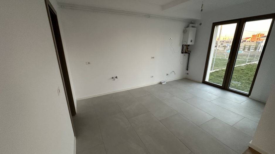 Casa cu 4 camere - Dumbravita - Poză 10