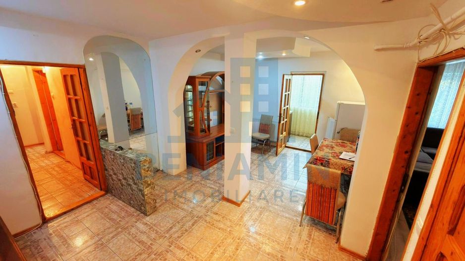 Apartament decomandat 3 Camere Renovat Utilat 1 Mai etaj 3 - Poză 1