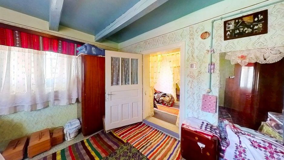 Casa traditionala+ domeniu de 2.900 mp,livada, anexe:refugiu apreciabil Craiesti - Poză 6