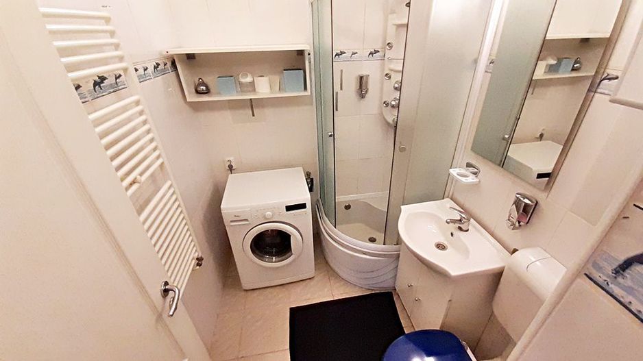 Garsoniera in Centrul Istoric langa Piata Sfatului 250 euro - Poză 7