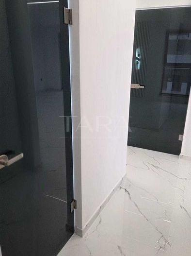 Apartament 3 camere ultrafinisat, zona Metro - Poză 2