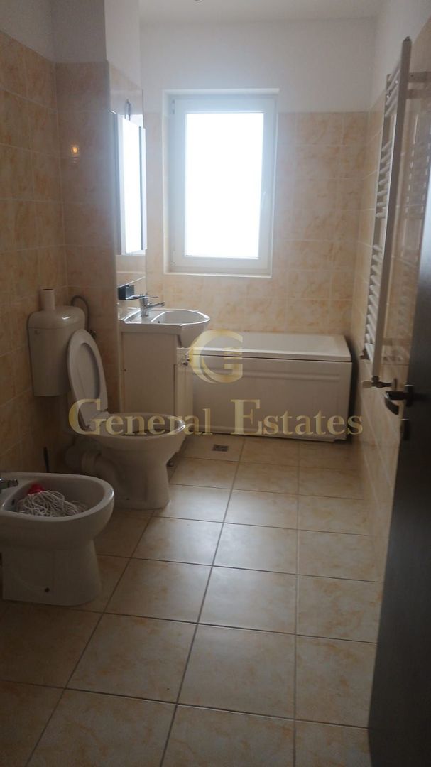 Ap. 3 camere etaj 1 cu parcare - Poză 7