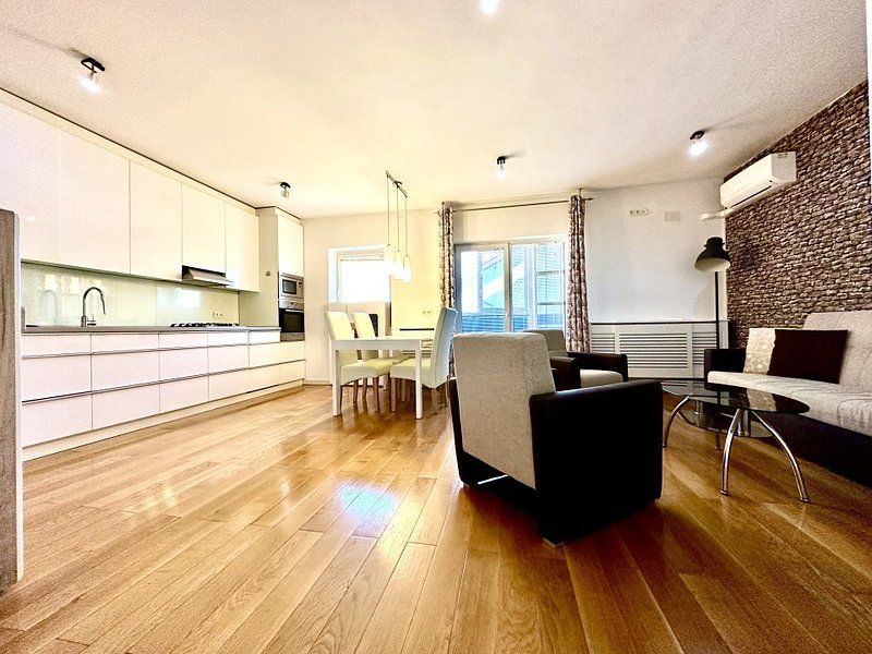 Apartament elegant -curte proprie - garaj - Poză 3