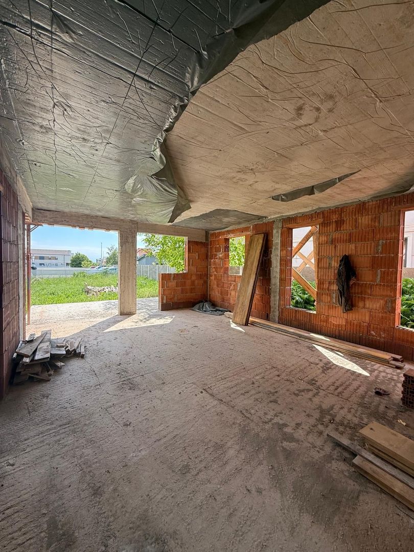 Duplex la rosu - 3 dormitare- Dumbravita - Poză 1