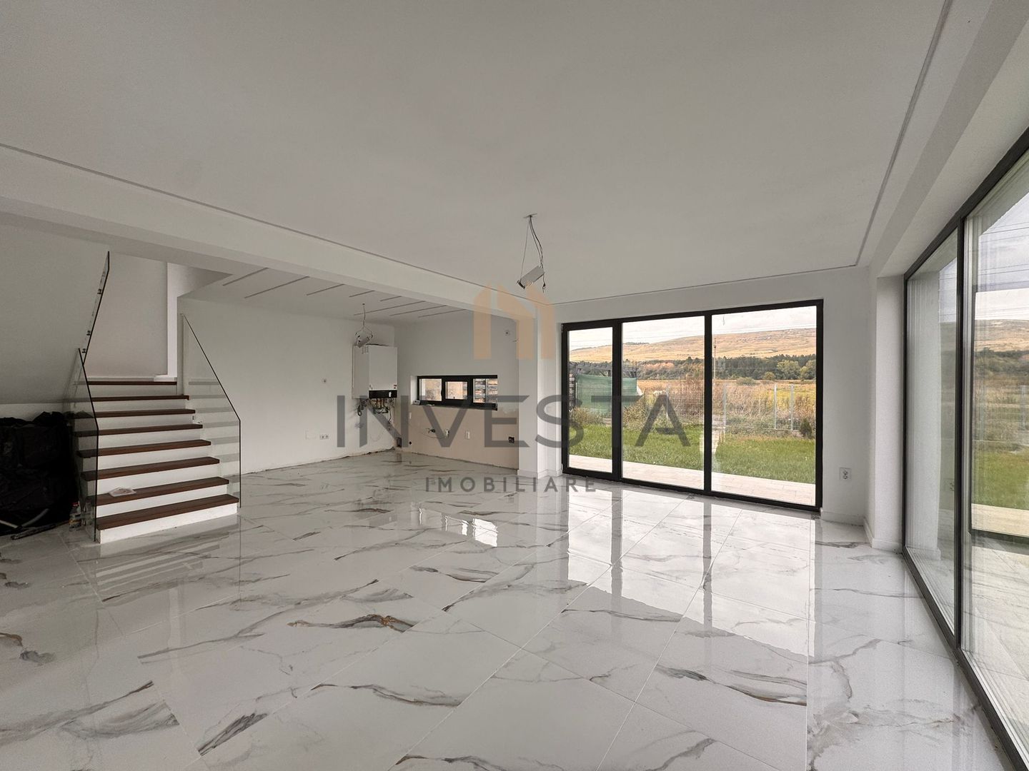 DE VANZARE CASA INDIVIDUALA FINISATA CU TEREN 425 MP FLORESTI - Poză 1