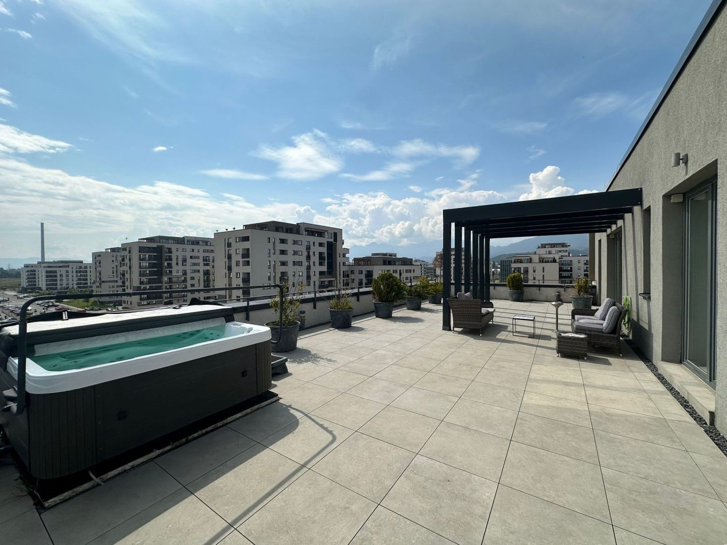 Vânzare penthouse LUX 4 camere cu terasa de 122 mp zona Coresi - Poză 4