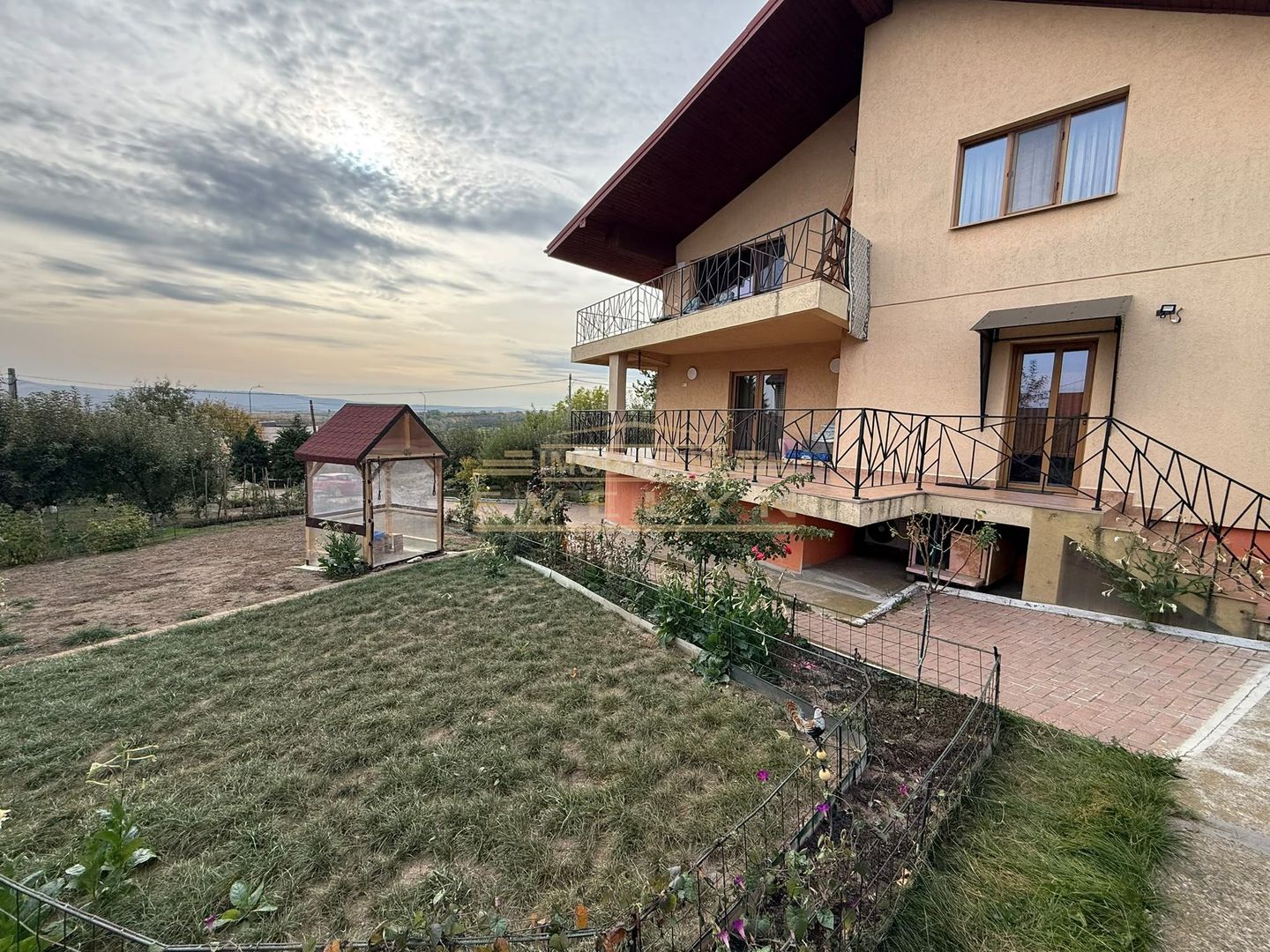 Casă S+P+M de vânzare – Șoseaua Iașului | 1.394 mp teren | - Poză 2