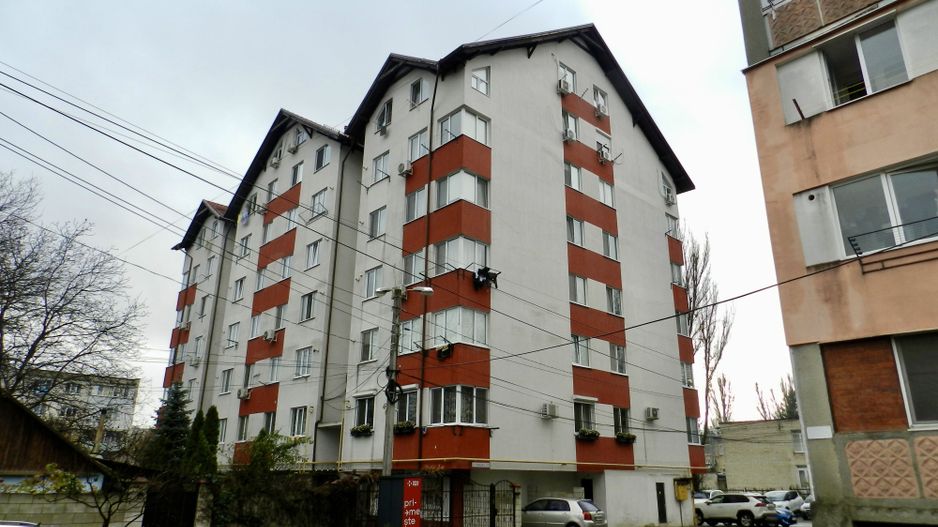 Apartament cu două dormitoare și living comasat cu bucătărie - Poză 1