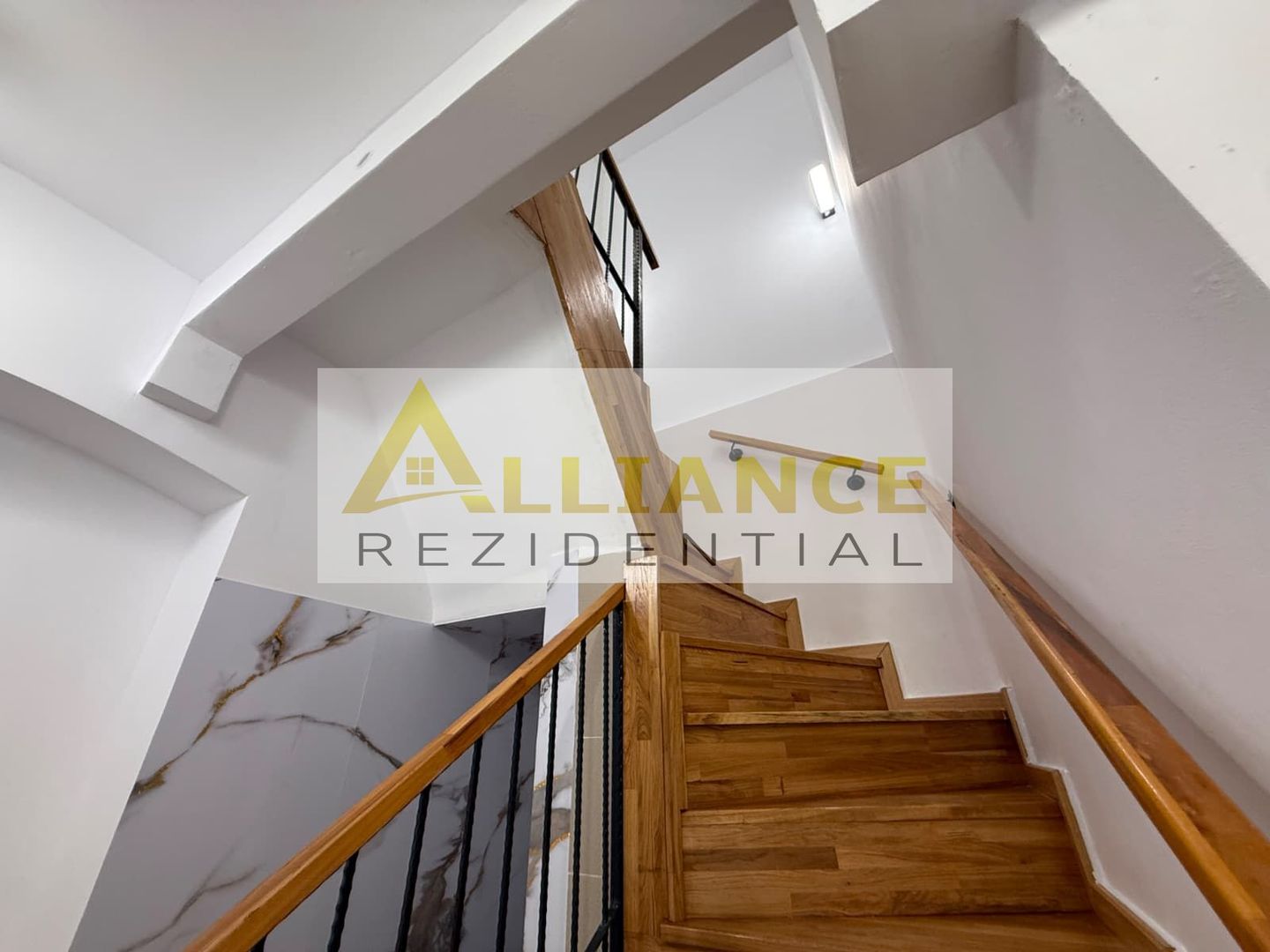 Apartament 2 camere tip duplex { Centrul Istoric -Piata Unirii } - Poză 8