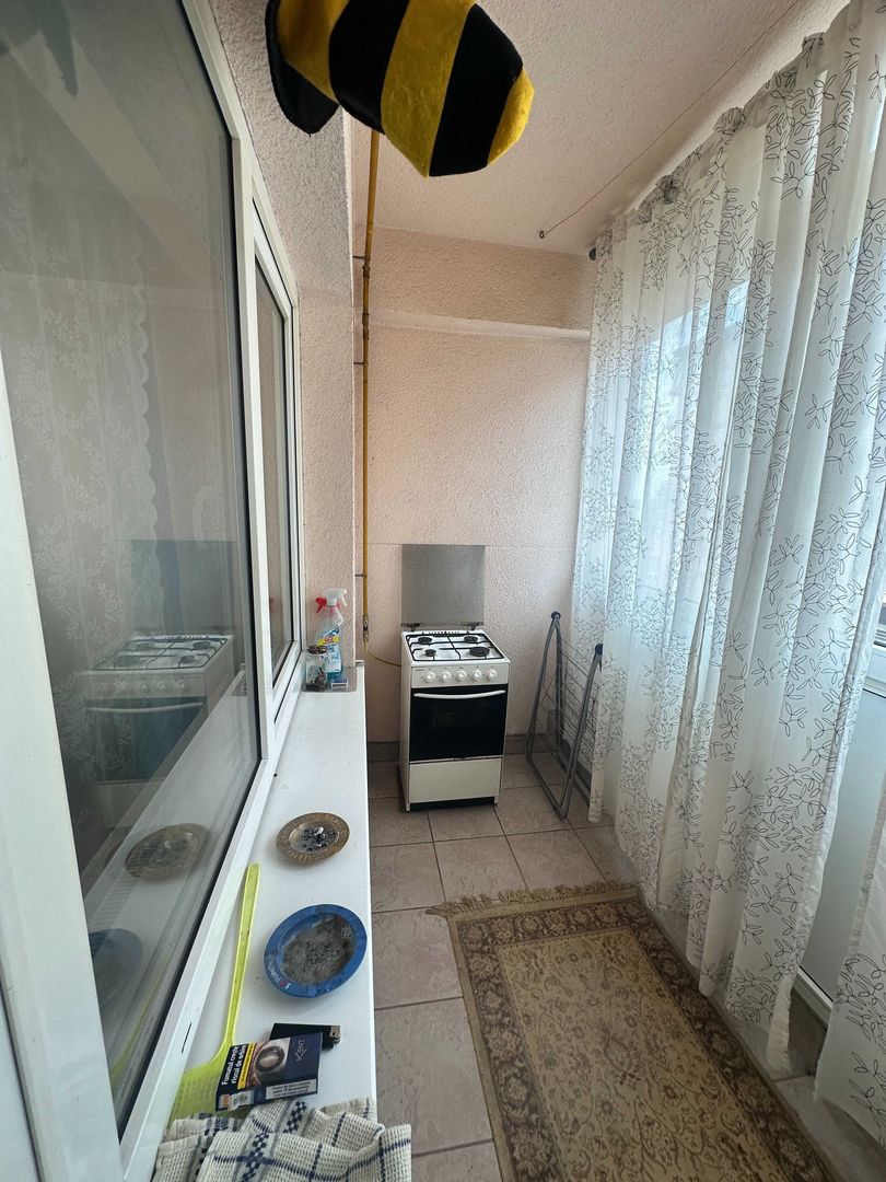 Garsoniera spatioasa,mobilata si utilata,pret corect - Poză 4