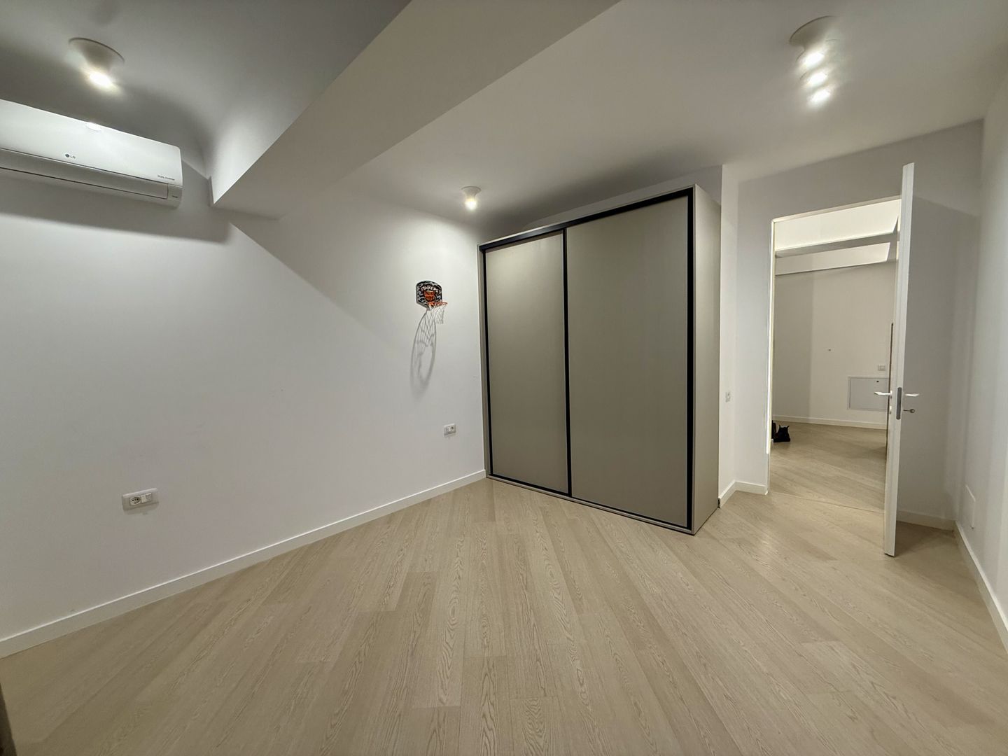 Apartament 3 Camere | Cortina North | Parcare subterana - Poză 10