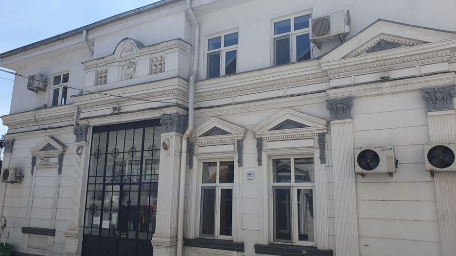 Vilă de patrimoniu interbelică | 23 camere | curte - Poză 1