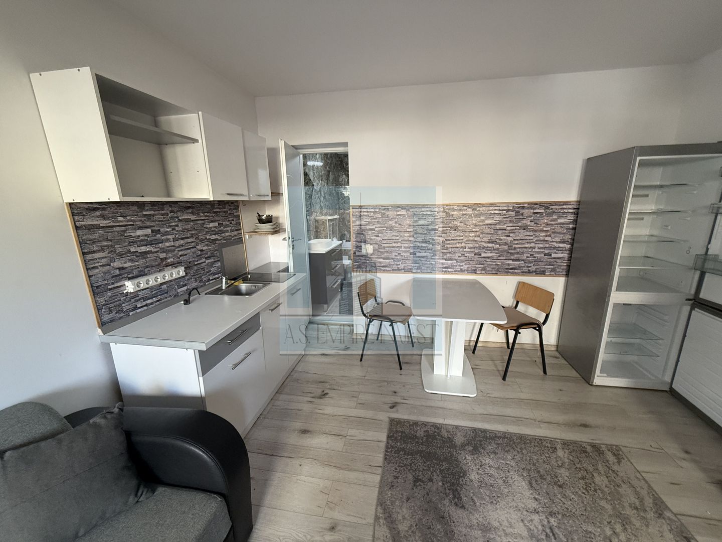 Casa 10 camere, 5 bai, 380 mp teren - zona Astra - Poză 11