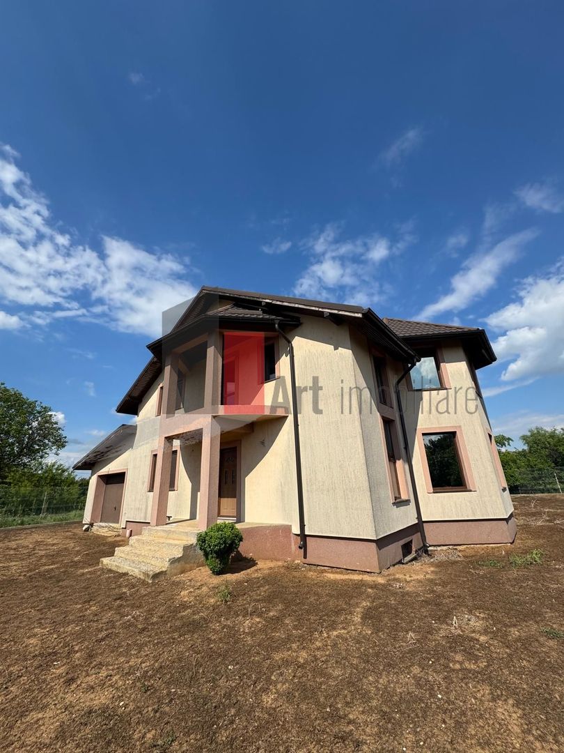 Casa la rosu in Peris - Poză 2