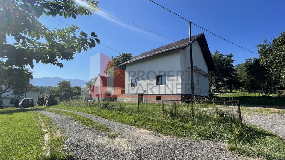 Casa Batraneasca Reconditionata Tohanita Bran 2300 mp Teren - Poză 1