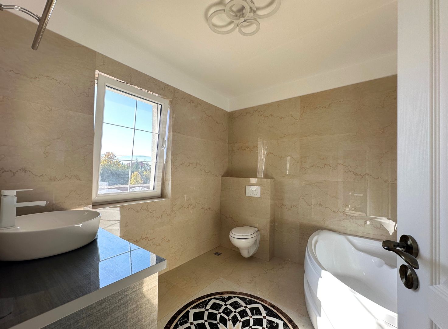 Vânzare casă 5 camere nouă elegantă și spațioasă în Hărman - Poză 33