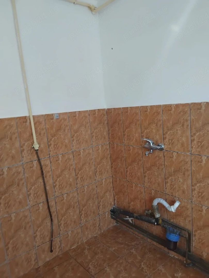BRASADAS vinde garsoniera 37 mp. la etajul 3 pe Ostrovului. - Poză 5