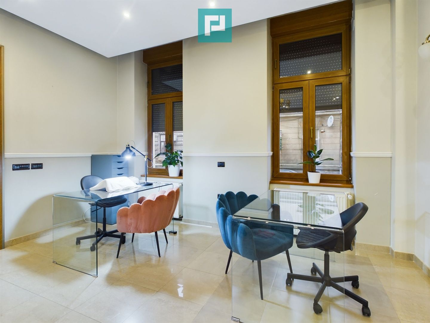 Post manichiură în salon Ultracentral - Poză 3