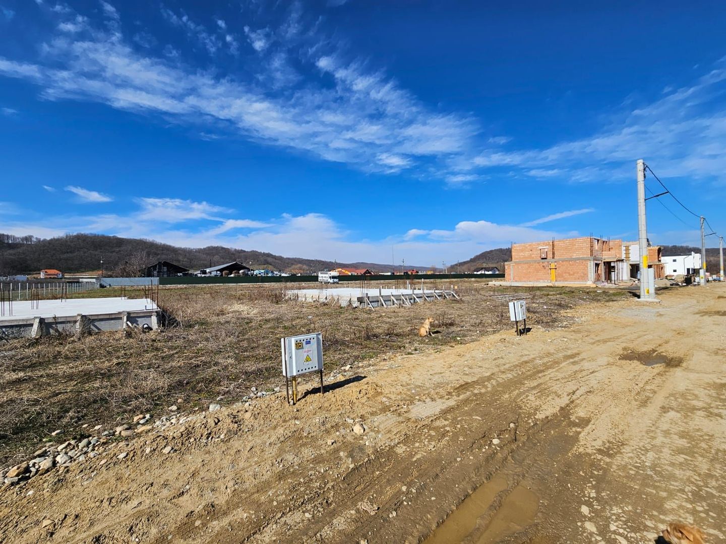 Vanzare teren cu temelie si AC, Micesti, 10 Km de Pitesti - Poză 2