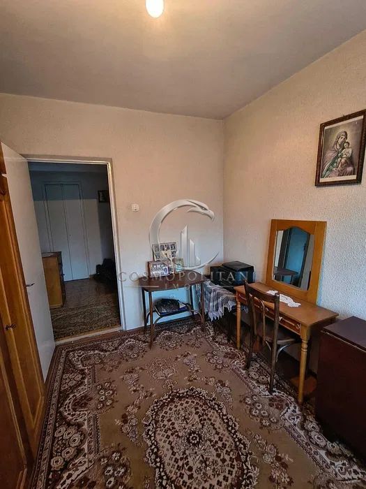 Apartament cu 3 camere ~ zona Pod/Rm. Sarat ~ etaj 2din4 - Poză 5