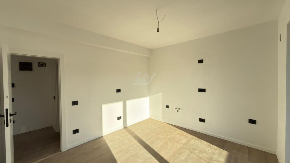 Comision 0! Duplex cu 5 camere despartit prin camera tehnica. Asfalt. - Poză 15