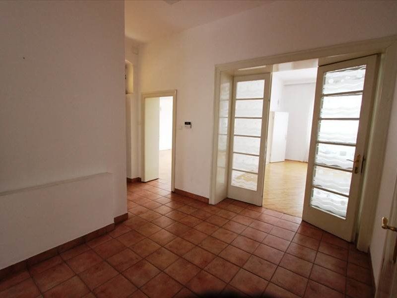 Vila spatioasa pentru birouri in zona centrala - Poză 2