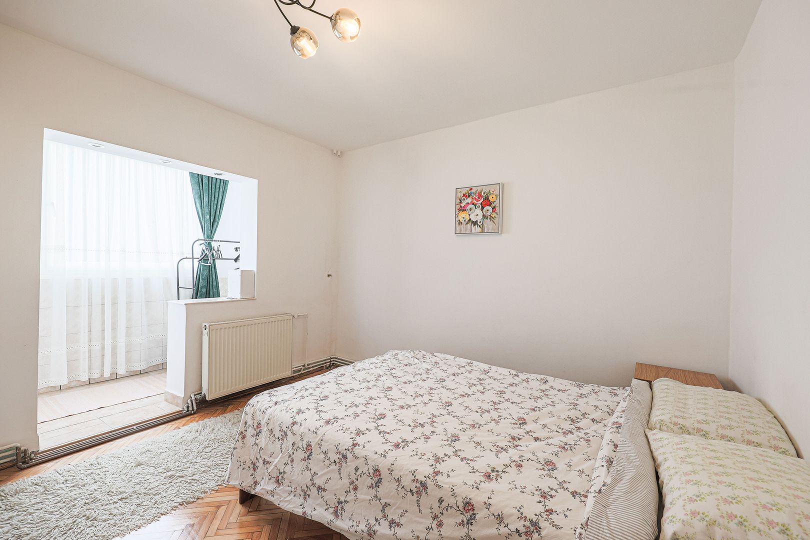 Apartament renovat, decomandat, cu 2 balcoane la Etajul 1 in Micalaca - Poză 3