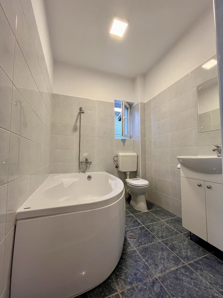 Garsonieră 45 mp cu grădină proprie, centrală, bloc tip vilă - Poză 3