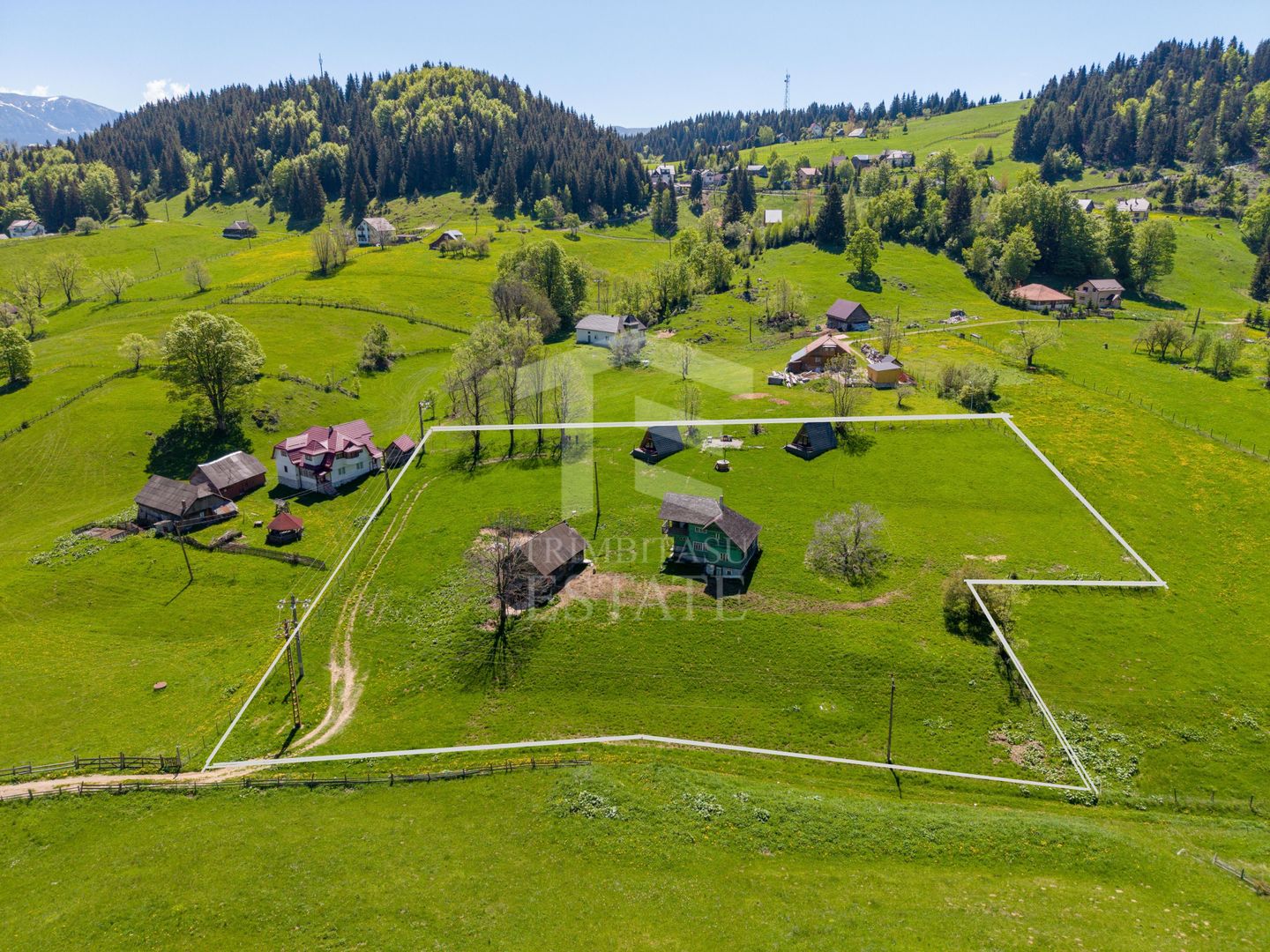 Fundata | Teren de vanzare | 7,656 mp + Cabane tip A Frame - Poză 1