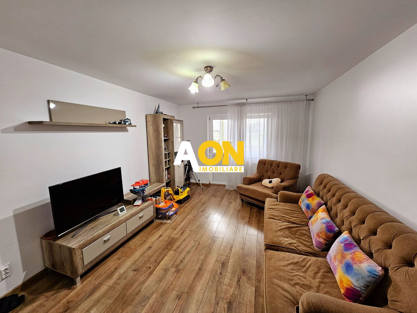 Apartament 3 camere, etaj 1, mobilat, utilat, zona Prestige - Poză 3