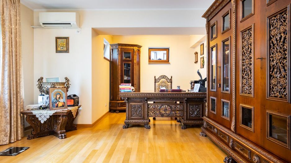 Vilă premium 11 camere | Dămăroaia | saună | fitness | teren 1.000mp - Poză 10