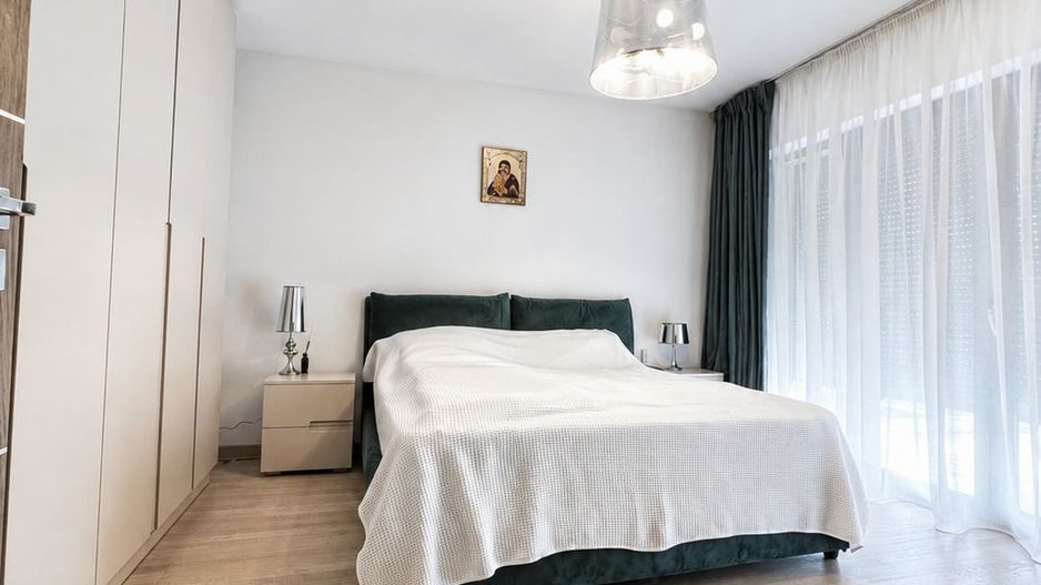 Vila cu 6 camere 4 bai, zona Spitalul Judetean, cu spa, garaj, beci - Poză 1