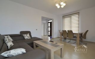 Casa cuplata cu 6 camere si curte in cartierul Intre lacuri. - Poză 2