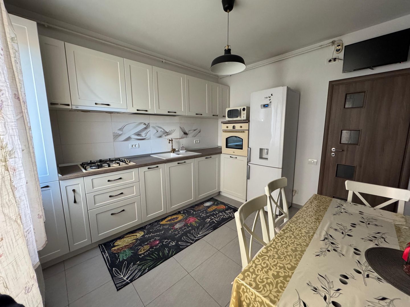 AP. 2 CAMERE, BLOC NOU, CENTRALA , BUCATARIE INCHISA , LOC DE PARCARE - Poză 2