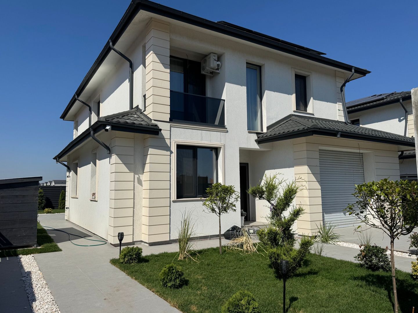 Vila Tunari ECO, POMPA de caldura si PANOURI Fotovoltaice si GARAJ - Poză 1