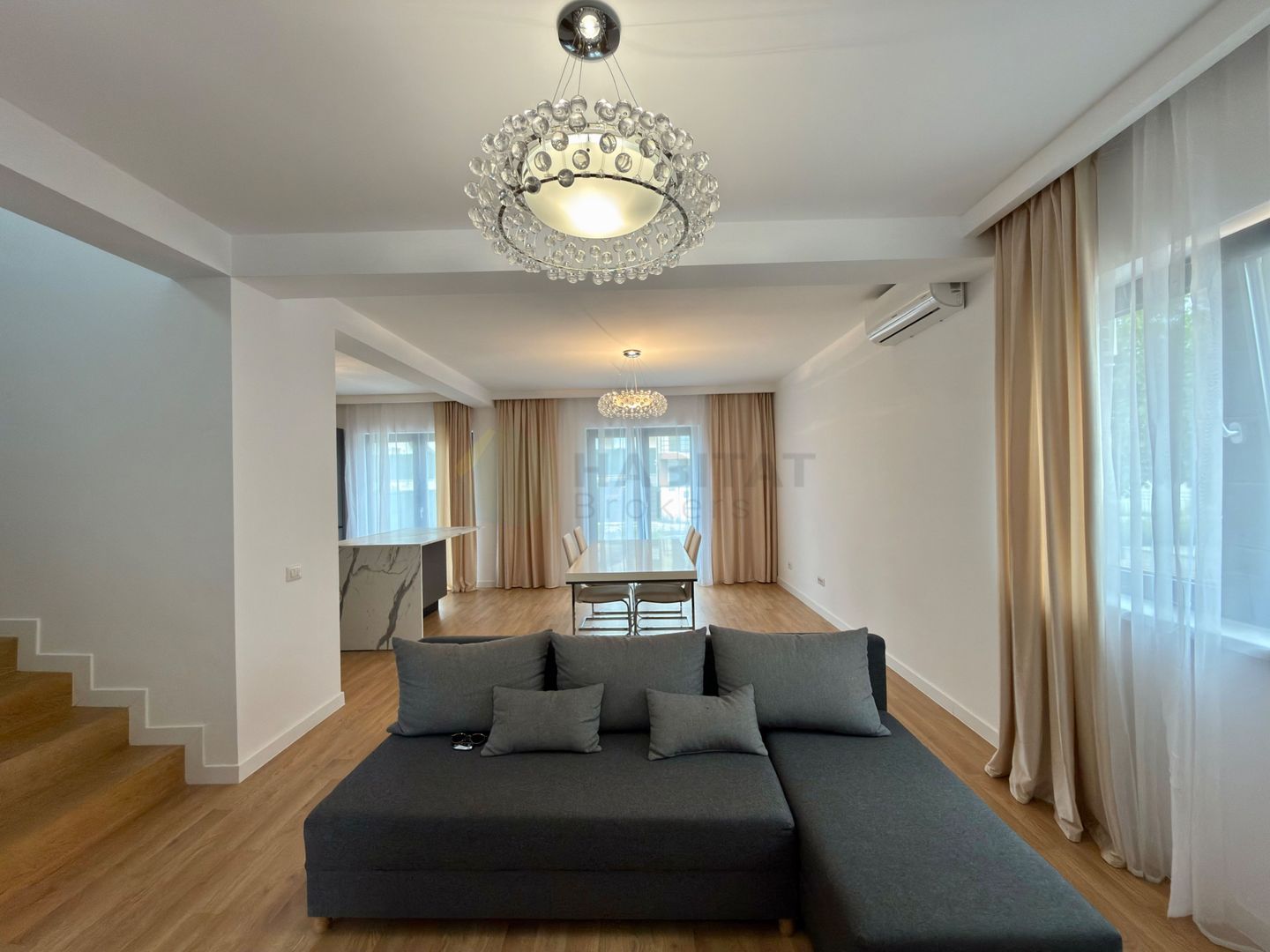 Vilă modernă cu 5 camere de închiriat în Corbeanca - Poză 19
