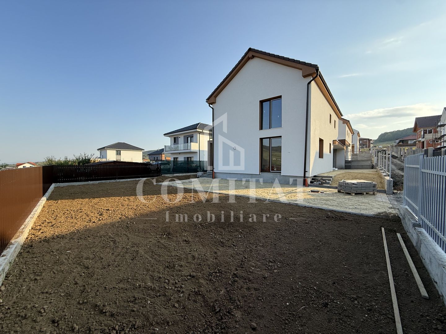 Case cu garaj Chinteni zona străzii Ana Aslan - Poză 1