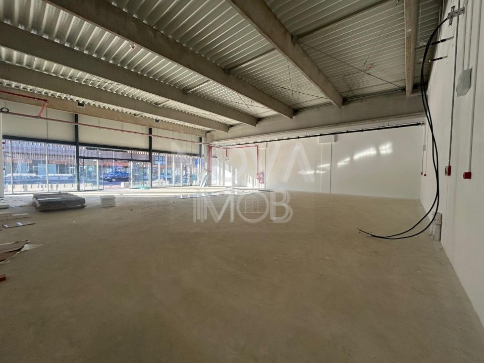 Spatiu comercial de inchiriat - Central, Cisnadie - de la 100 mp - Poză 4