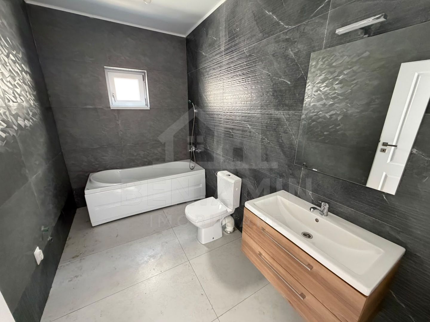 Casa-3 Dormitore-3 bai-Teren 300mp-Damila str Ficusului-La cheie - Poză 8