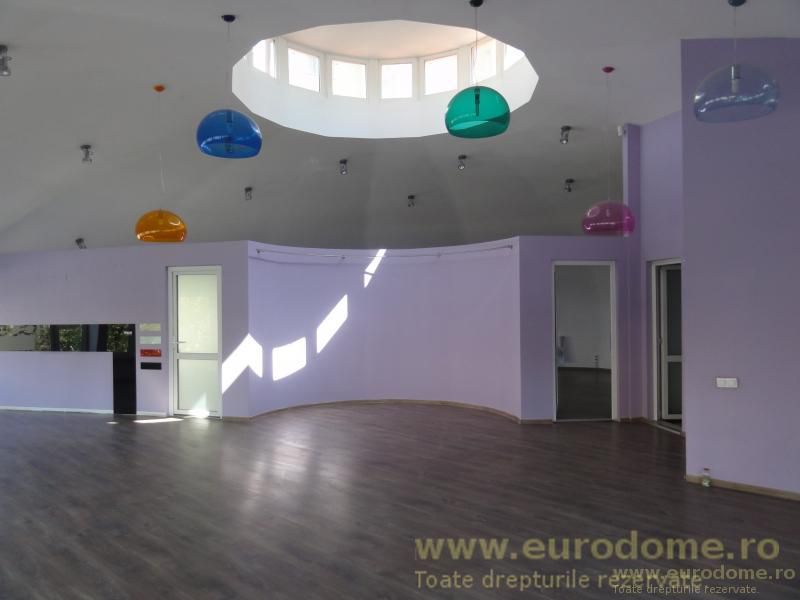 Vanzare cladire (spatiu amenajat 700 mp). - Poză 2