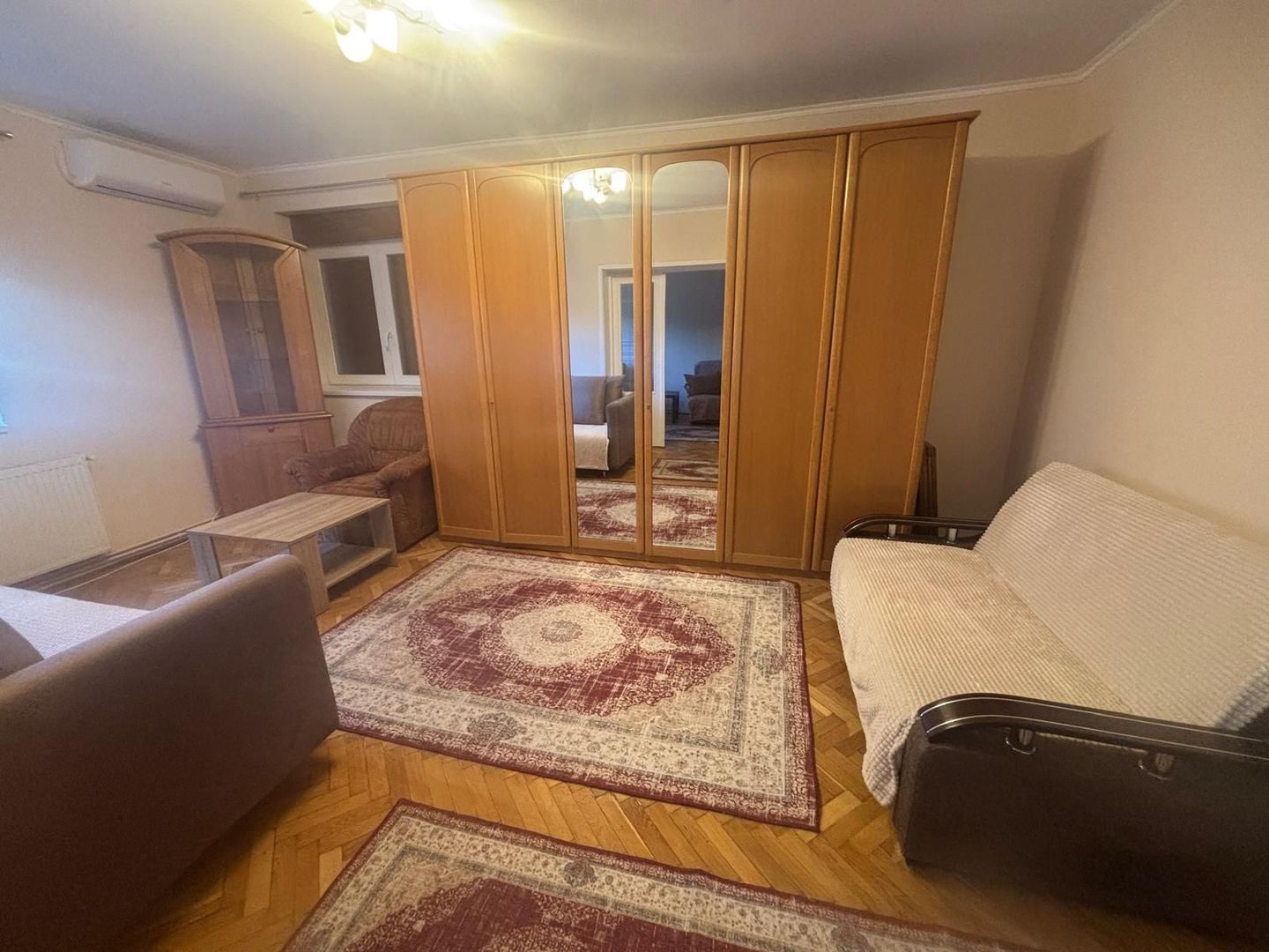 Mobilat si utilat aproape de Piata Unirii - Poză 1