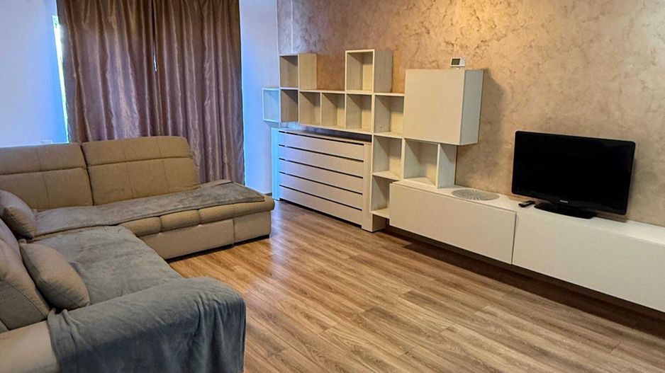 Apartament 2 camere decomandate, balcon, etaj intermediar, parcare - Poză 2