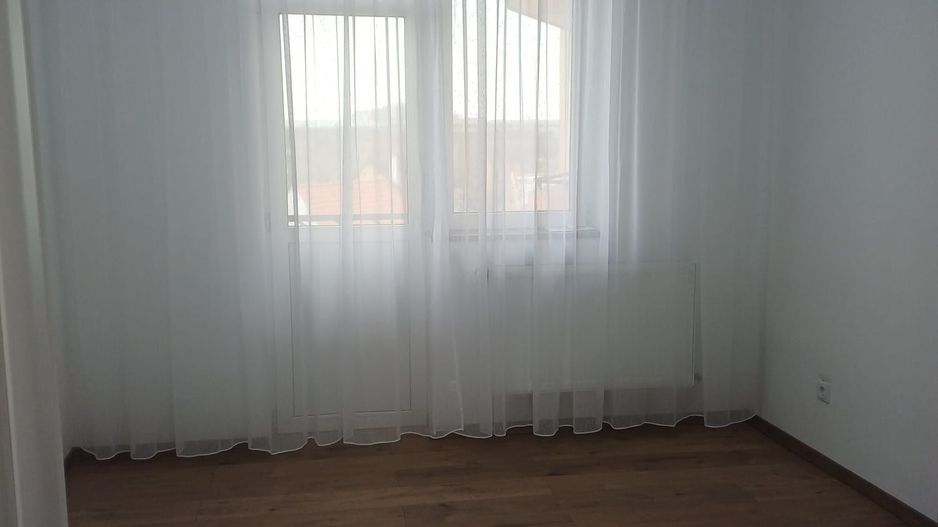Apartament 2 camere, decomandat - Poză 3