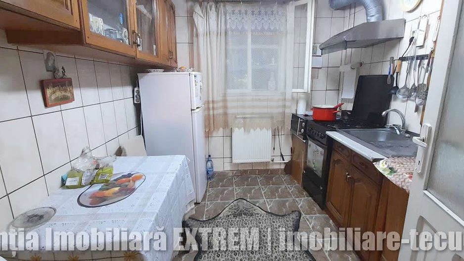 Casă de cărămidă, cu 4 camere, 417mp teren, lăngă Gara de Sud, Tecuci - Poză 11