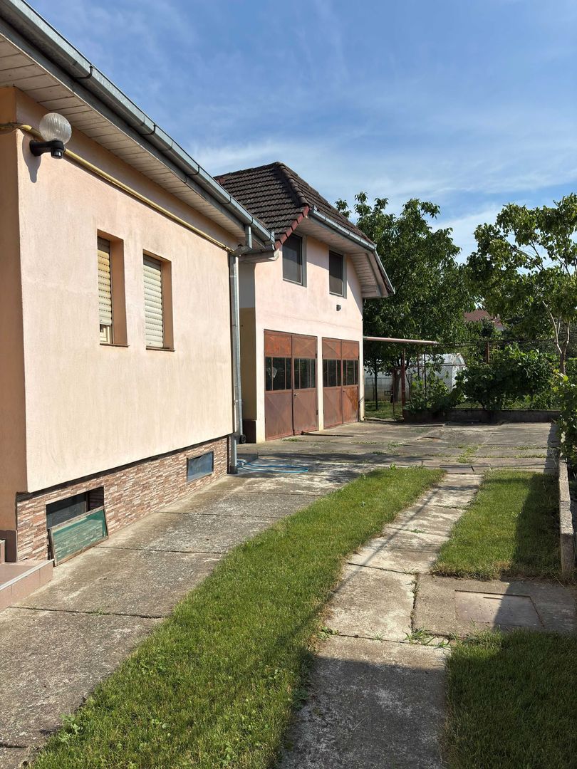 Casă deosebită cu grădină liniștită aproape de centru - Poză 1